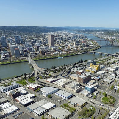 Aerial photo showing several of the bridges of Portland, Oregon crossing the Willamette River